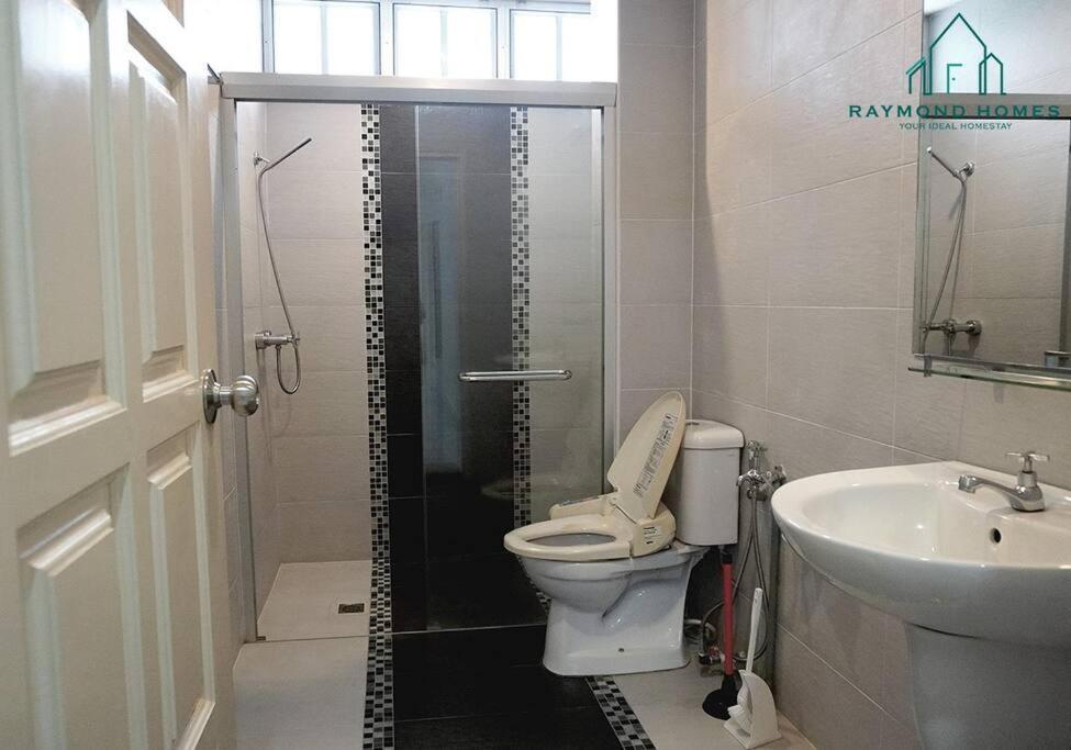 99 Kelawei Apartment George Town Exterior photo